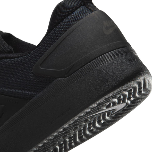 Nike SB Zoom Nyjah 4 - Black/White-Black-White